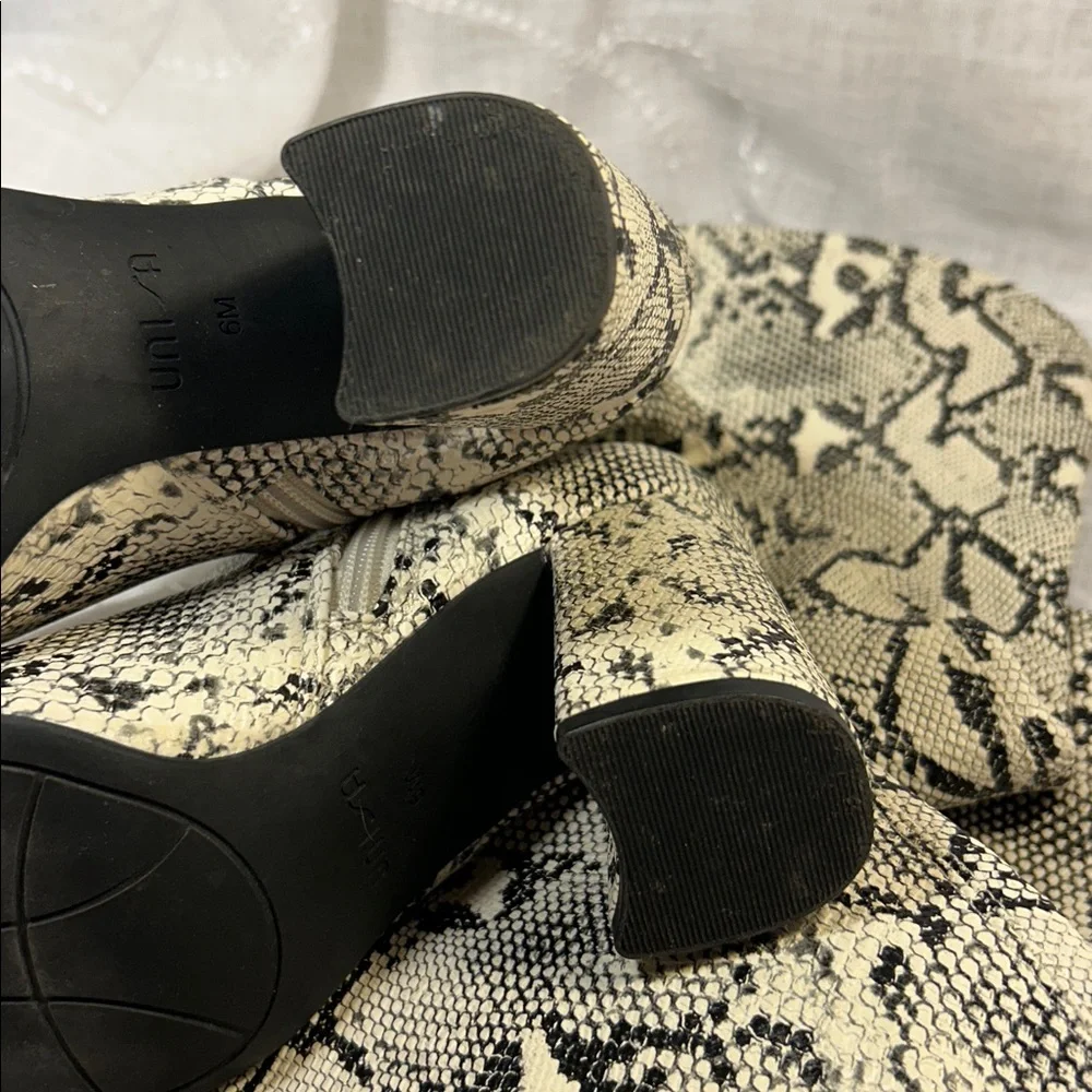 Unisa almost NEW Jaydi snake pattern thigh high heeled boots